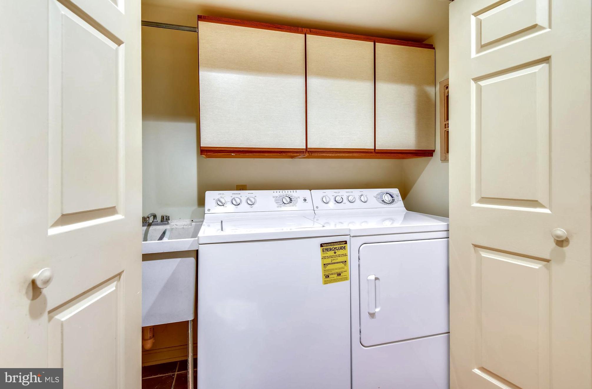 1180 South River Landing Road Edgewater, MD 21037 - Photo 19 of 40 Mudroom Entry Off Driveway . Laundry with Sink