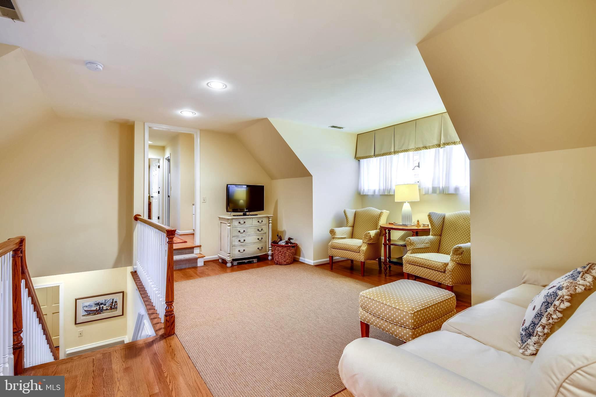 1180 South River Landing Road Edgewater, MD 21037 - Photo 23 of 40 Upper Level Landing Loft / Sitting Area