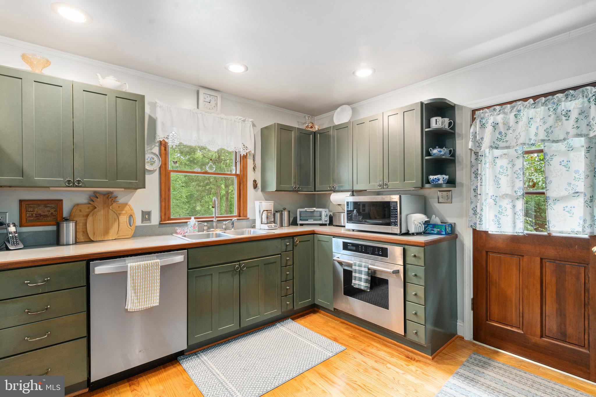 1329 Devils Reach Road Woodbridge, VA 22192 - Photo 11 of 42