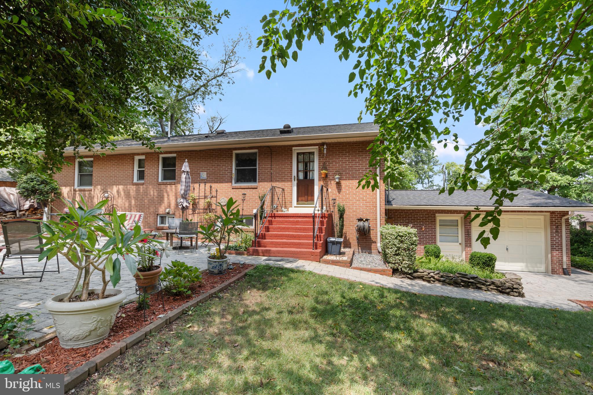 1329 Devils Reach Road Woodbridge, VA 22192 - Photo 3 of 42