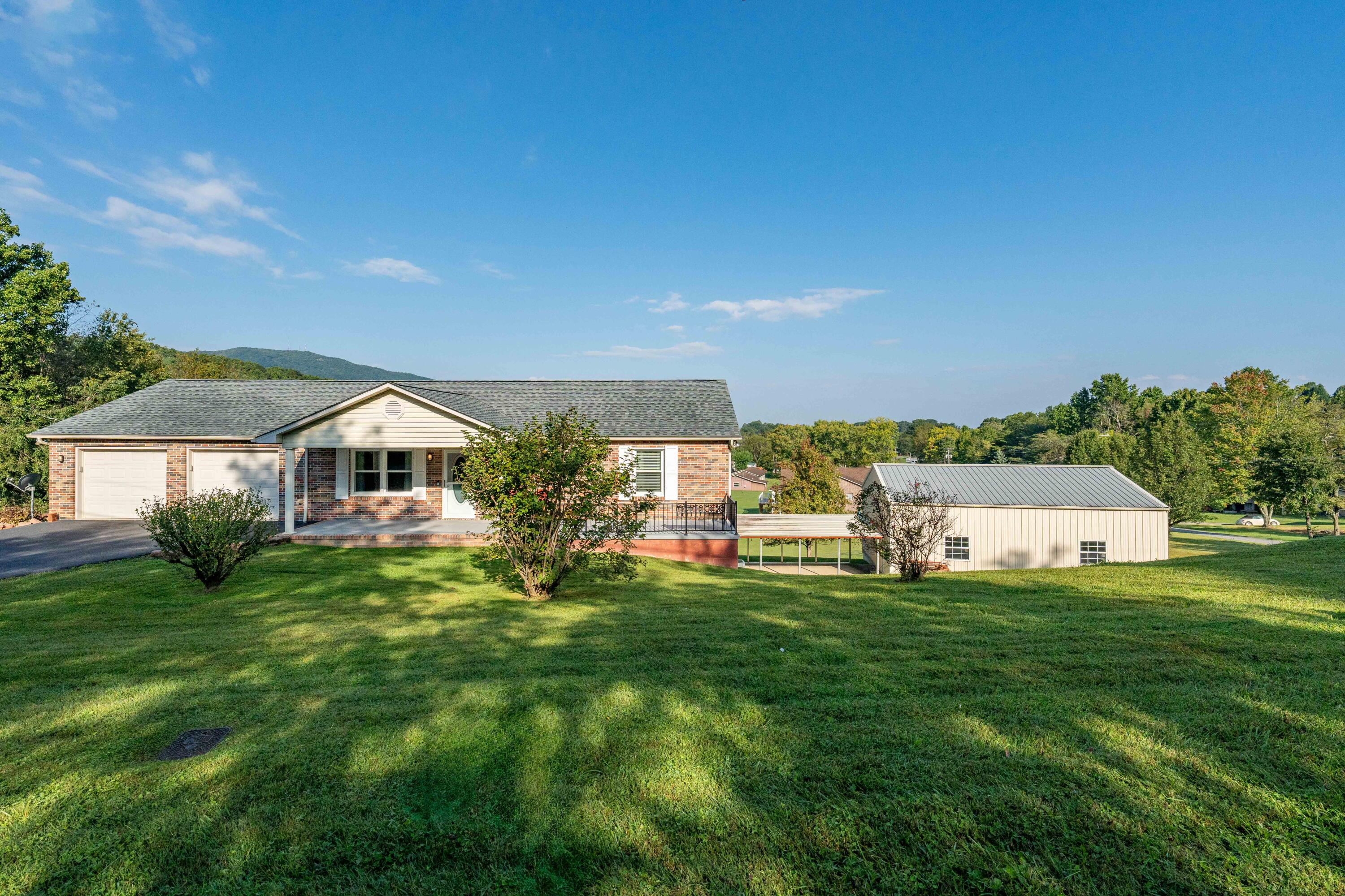 152 Anderson Road Johnson City, TN 37601 - Photo 3 of 58 152 Anderson Rd (2 of 69)