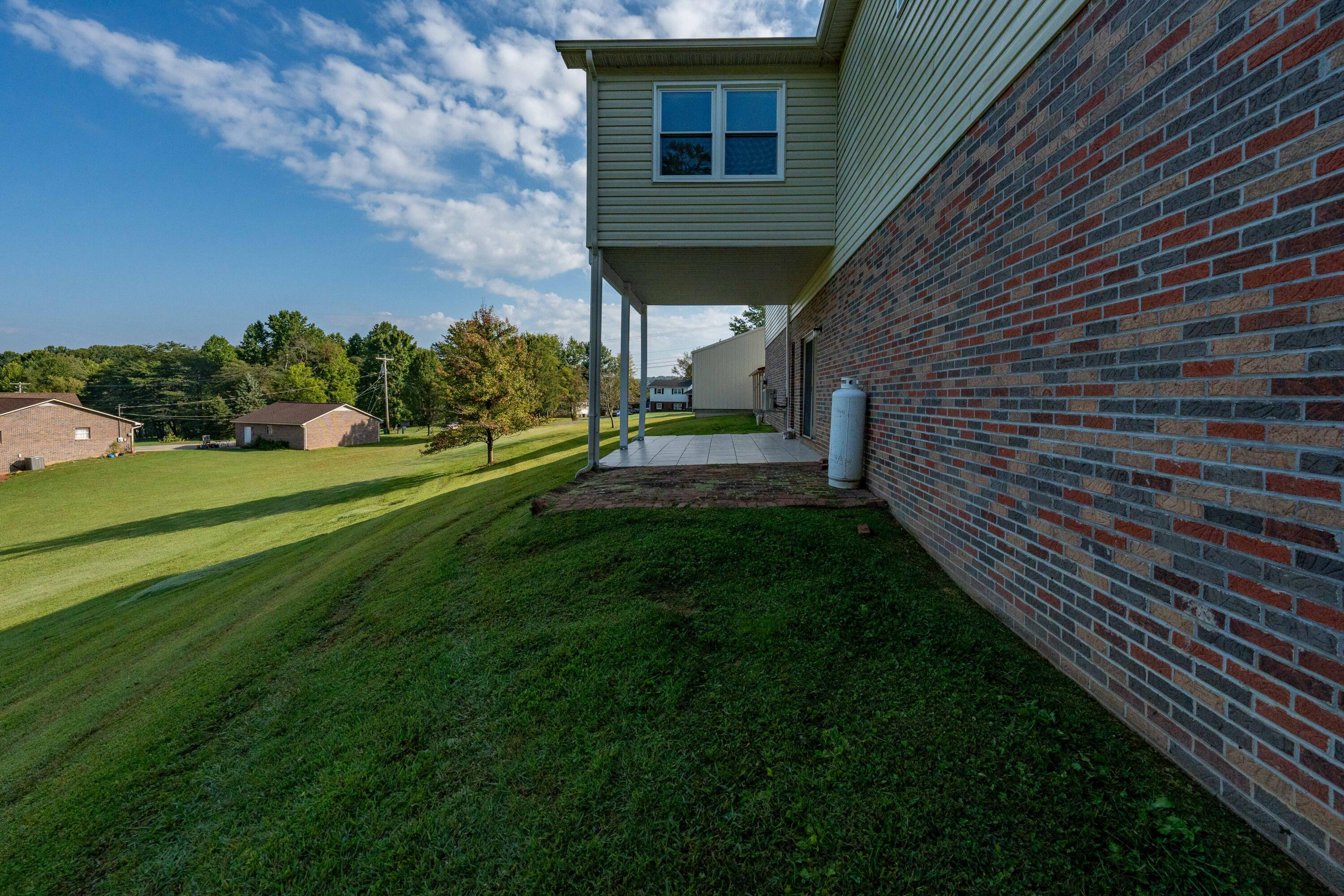 152 Anderson Road Johnson City, TN 37601 - Photo 8 of 58 152 Anderson Rd (13 of 69)