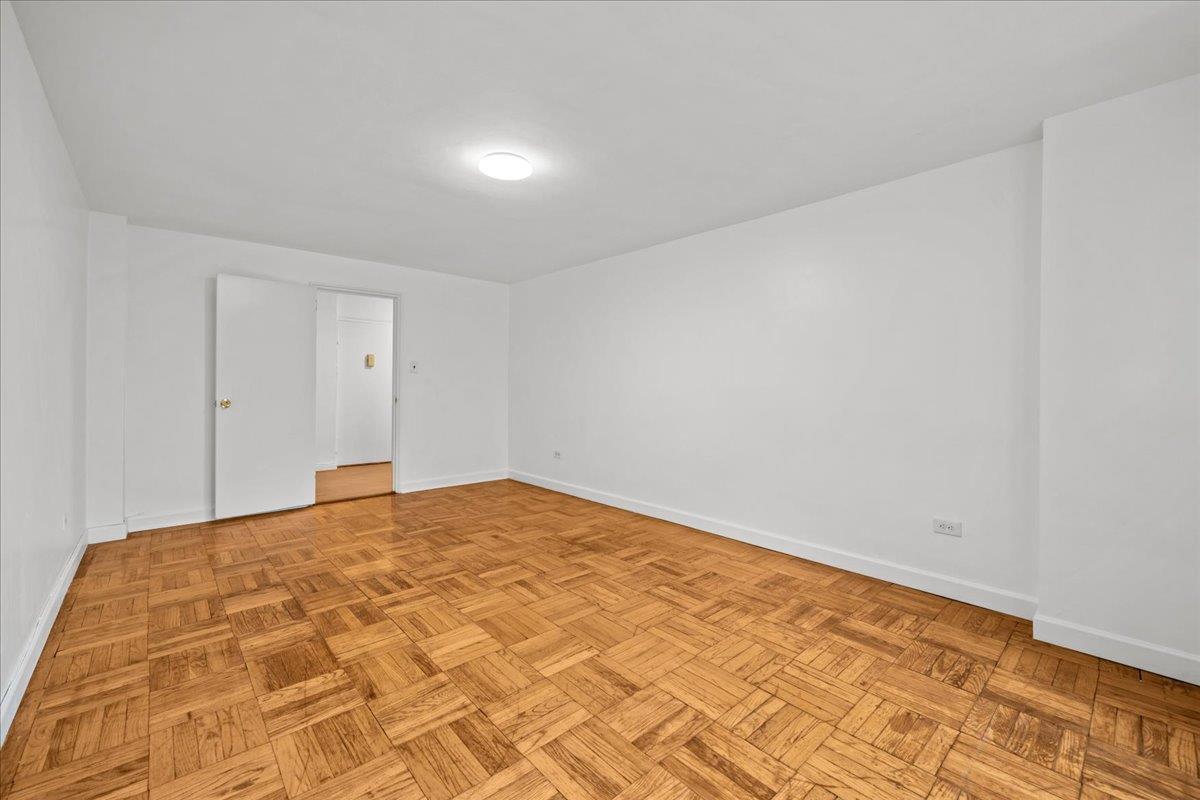 629 Kappock Street, Unit 1N Bronx, NY 10463 - Photo 7 of 12 a view of empty room