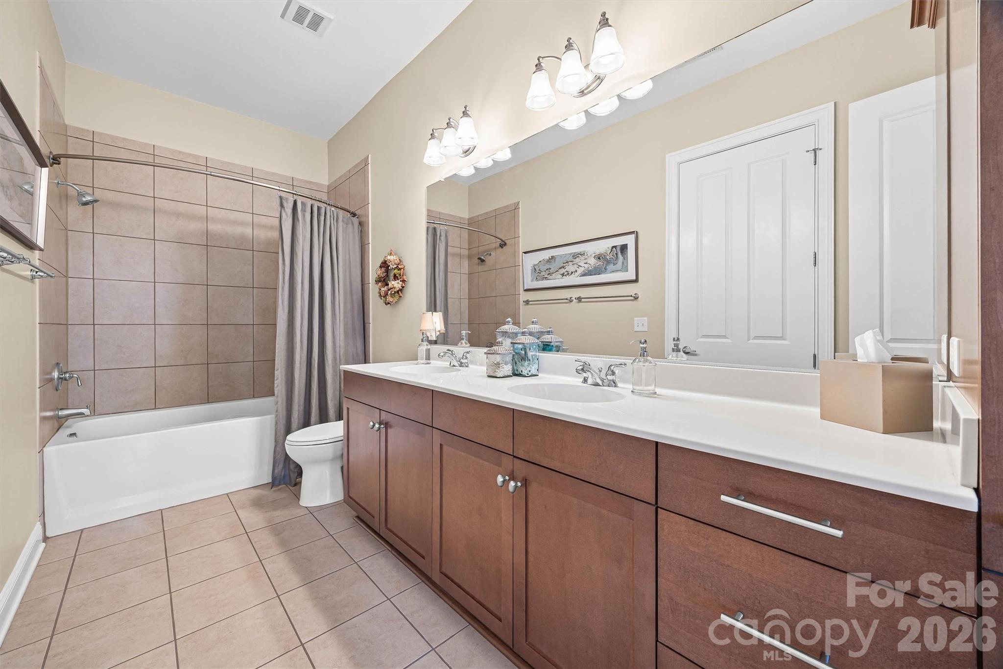 5425 Closeburn Road, Unit 214 Charlotte, NC 28210 - Photo 18 of 25 a bathroom with a sink a toilet and bathtub