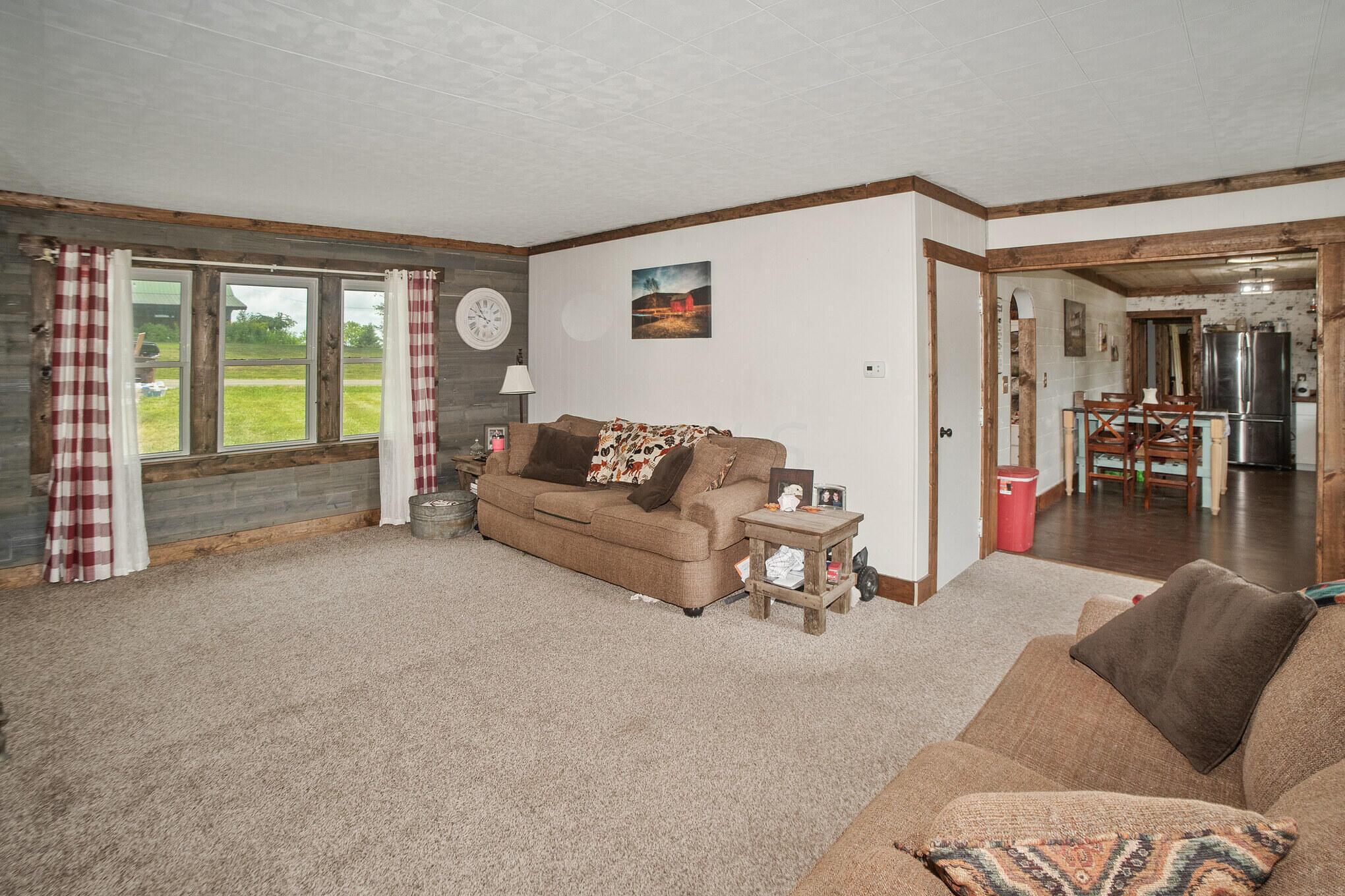 11514 New Delaware Road Mount Vernon, OH 43050 - Photo 9 of 24 Living Room