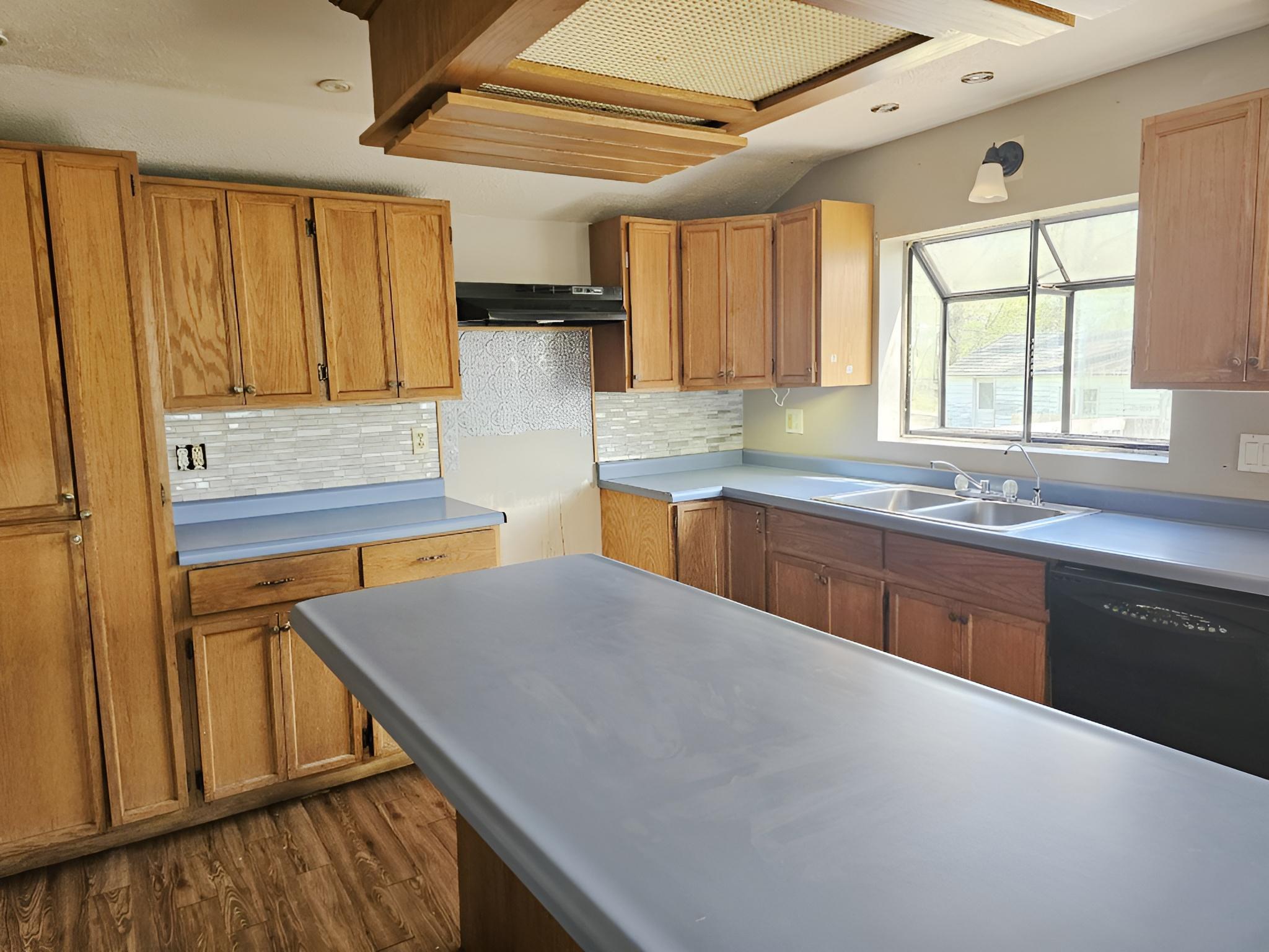 312 Merriam Avenue Montevideo, MN 56265 - Photo 4 of 15