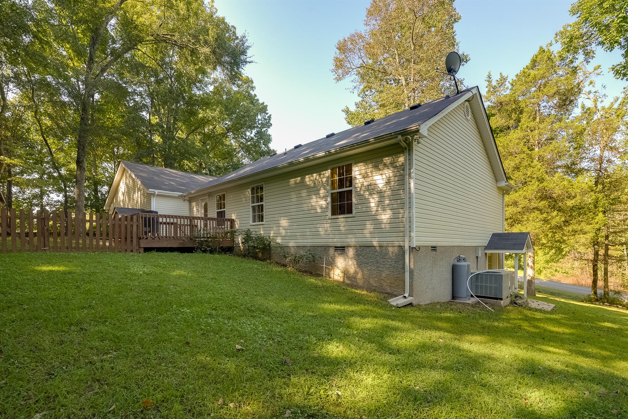 1014 Golden Pond Road Chapmansboro, TN 37035 - Photo 24 of 29 Gallery Image 24
