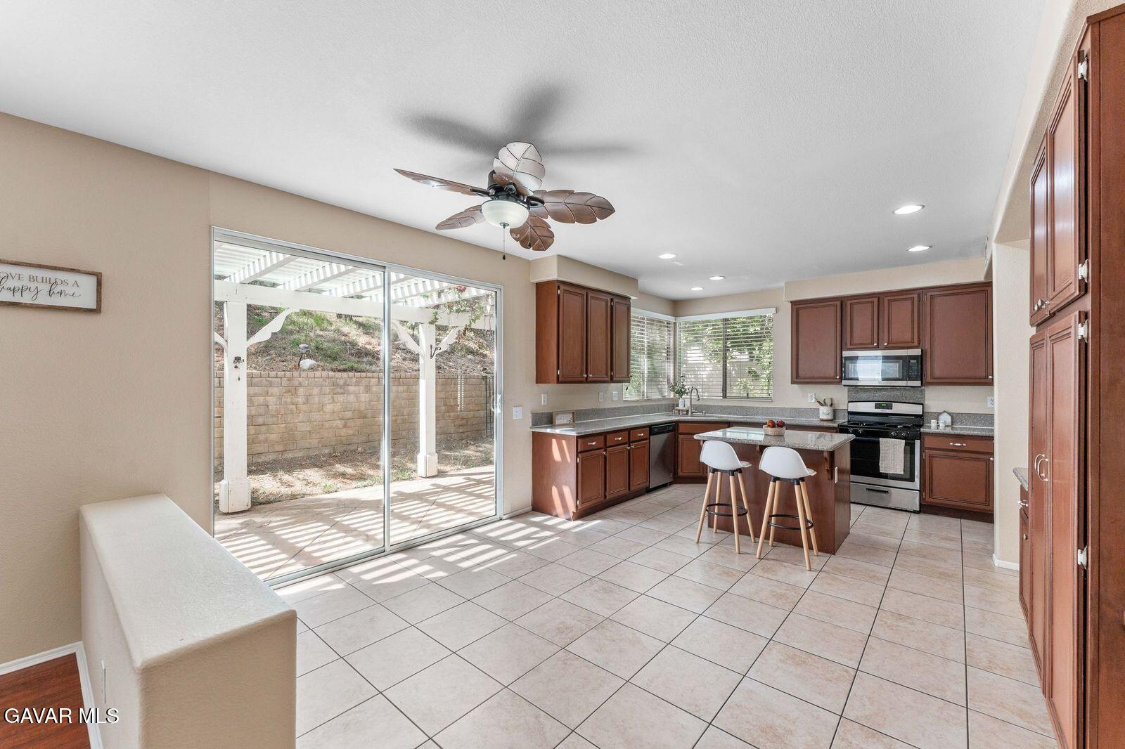 6558 Highbluff Way Lancaster, CA 93536 - Photo 14 of 40 IMG_0037