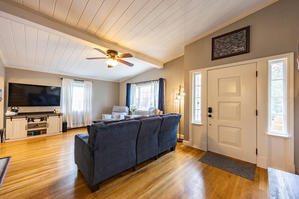 14 Foxhill Road Foxboro, MA 02035 - Photo 4 of 41 Gallery Image 4