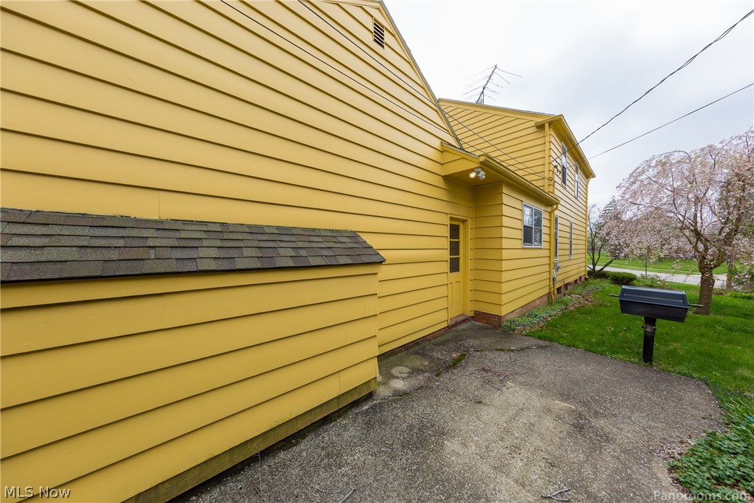 2267 Edgerton Road Cleveland, OH 44118 - Photo 30 of 33