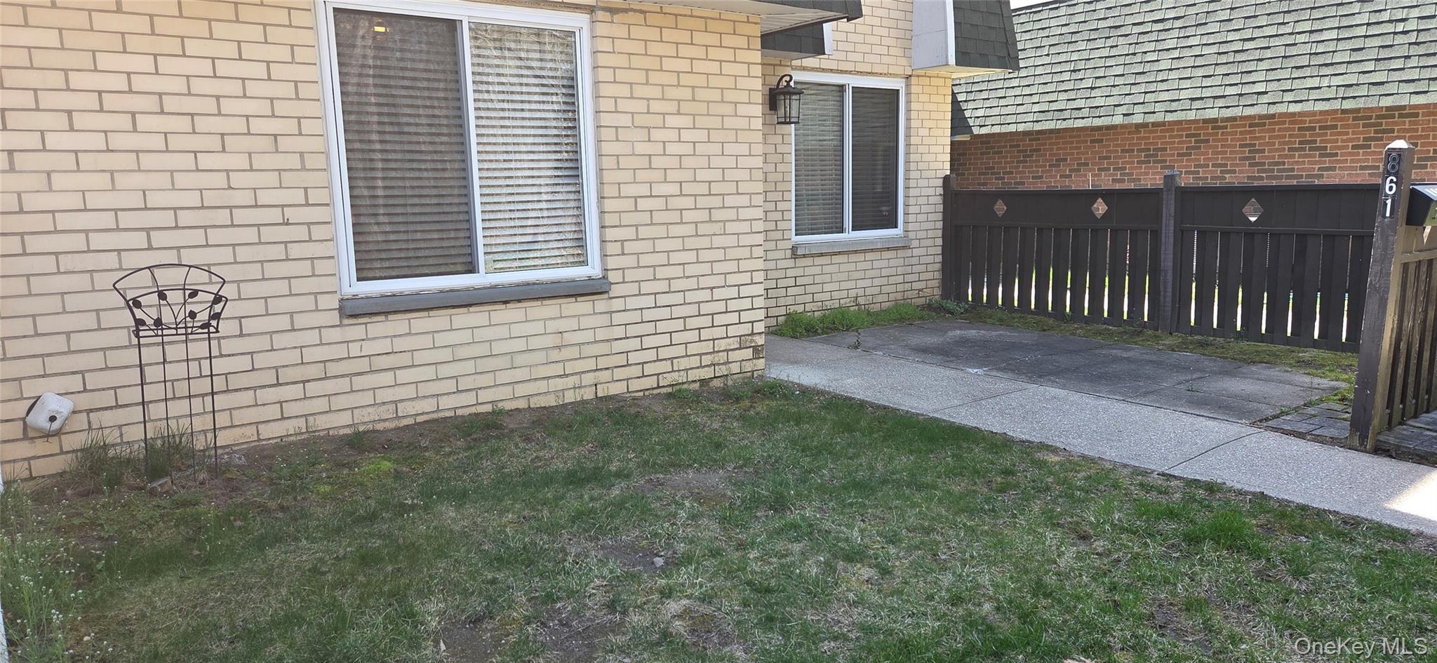 861 Birchwood Road Medford, NY 11763 - Photo 3 of 18