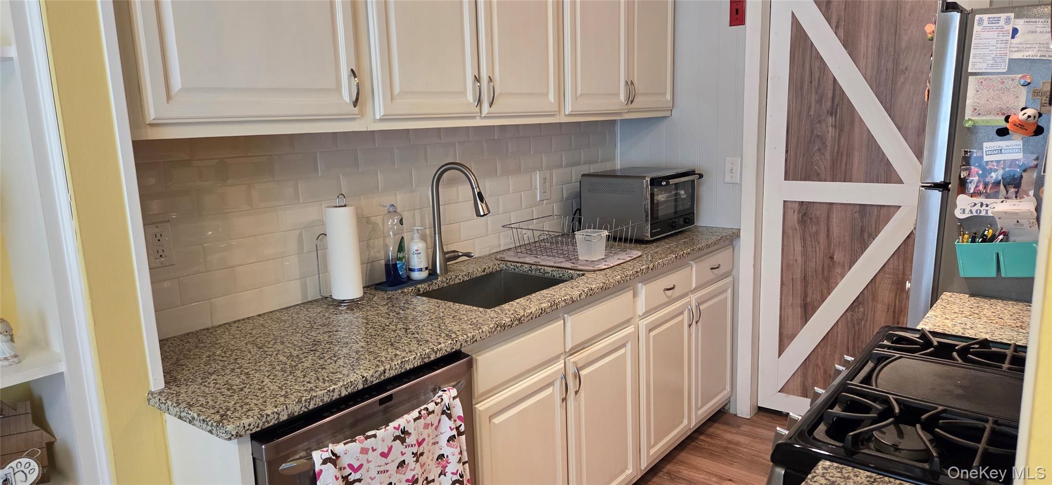 861 Birchwood Road Medford, NY 11763 - Photo 9 of 18