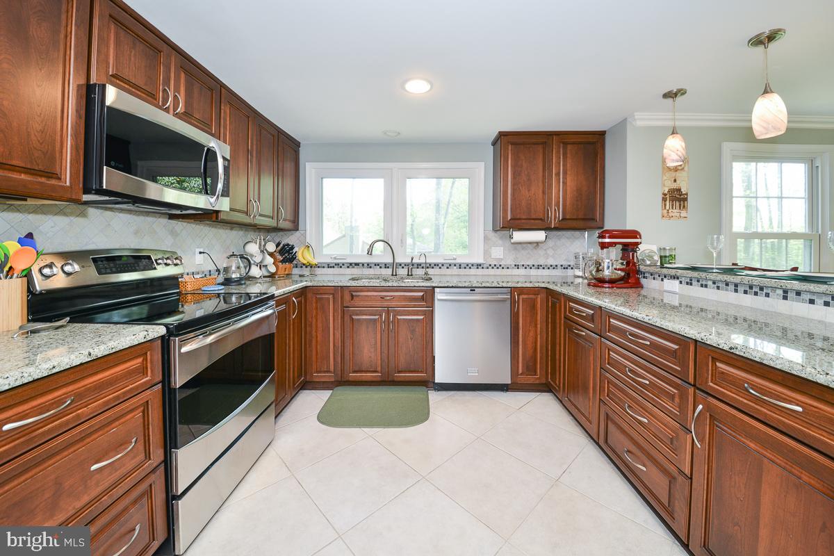 9913 Coffer Woods Road Burke, VA 22015 - Photo 2 of 26 Kitchen