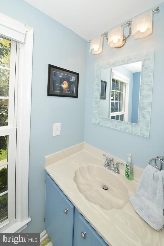 9913 Coffer Woods Road Burke, VA 22015 - Photo 15 of 26 Powder Room