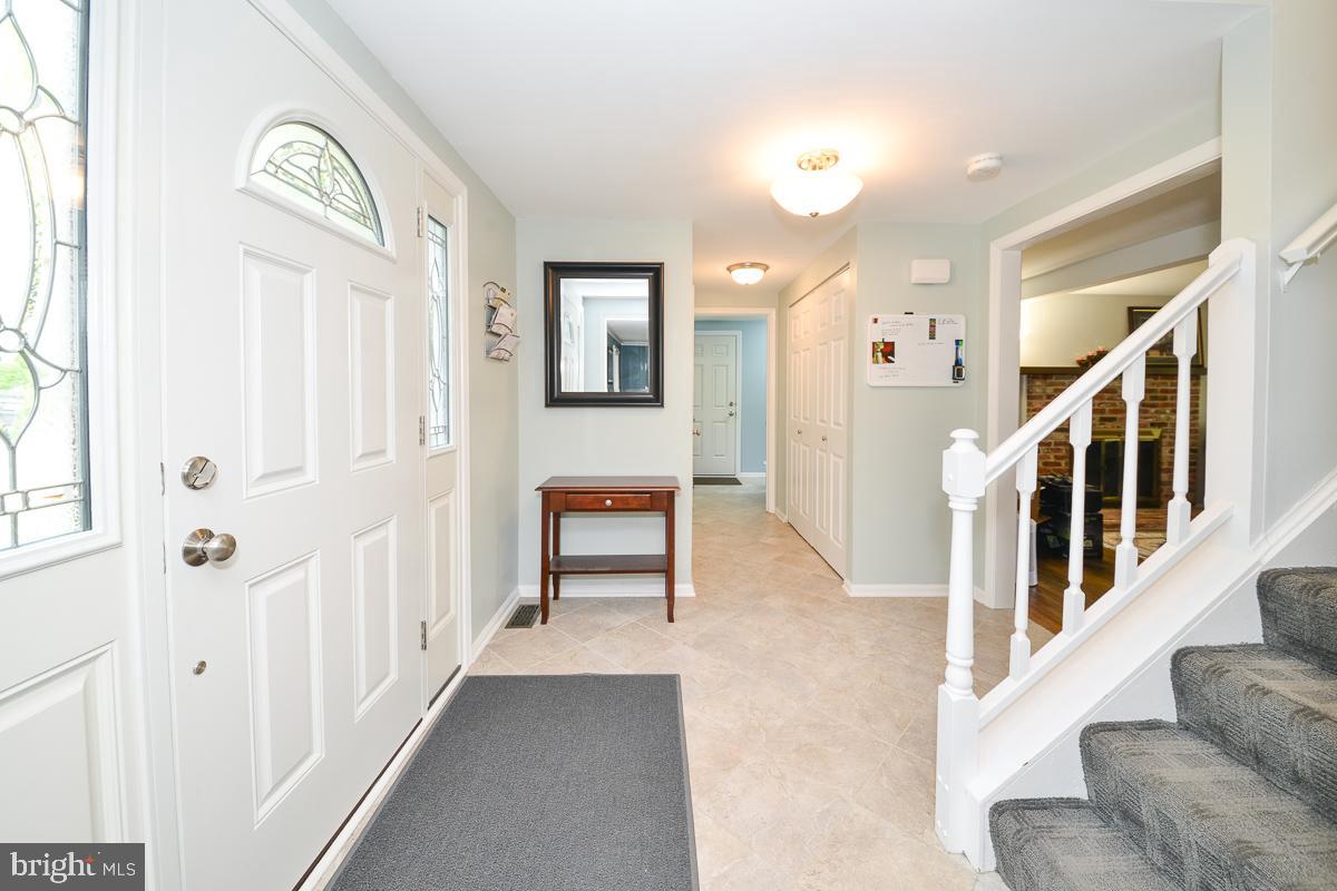 9913 Coffer Woods Road Burke, VA 22015 - Photo 21 of 26 Inviting foyer