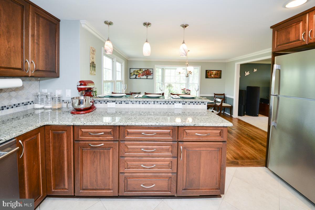 9913 Coffer Woods Road Burke, VA 22015 - Photo 6 of 26 Kitchen