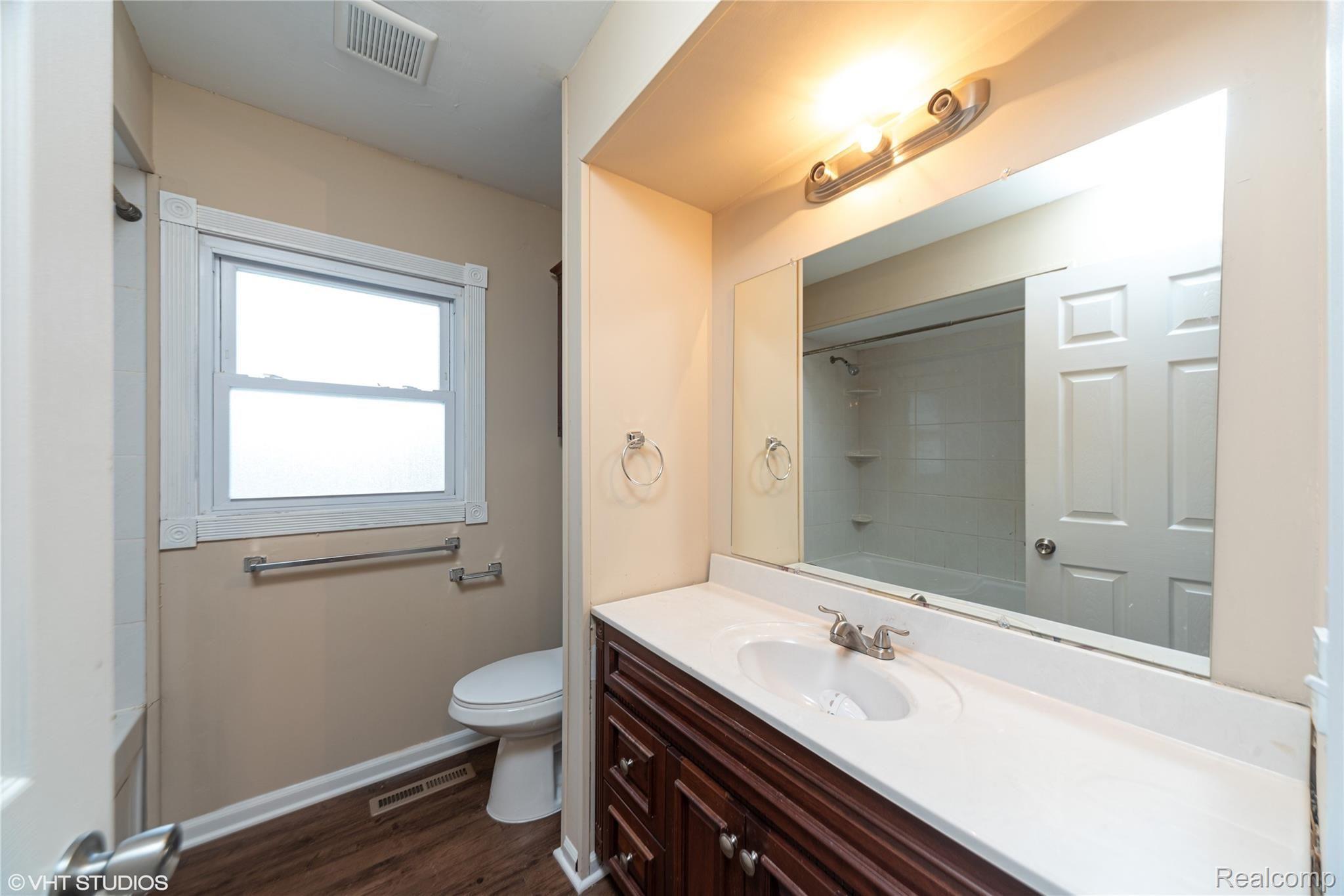 1448 West Judd Road Flint, MI 48507 - Photo 11 of 23 11_1448WJUDDROAD_2012_HiRes.jpg
