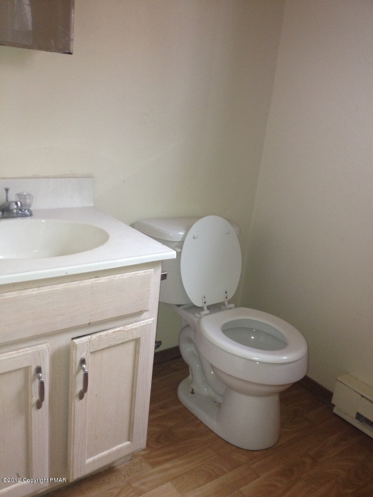 7993 Deerfield Road Tobyhanna, PA 18466 - Photo 11 of 15 bath