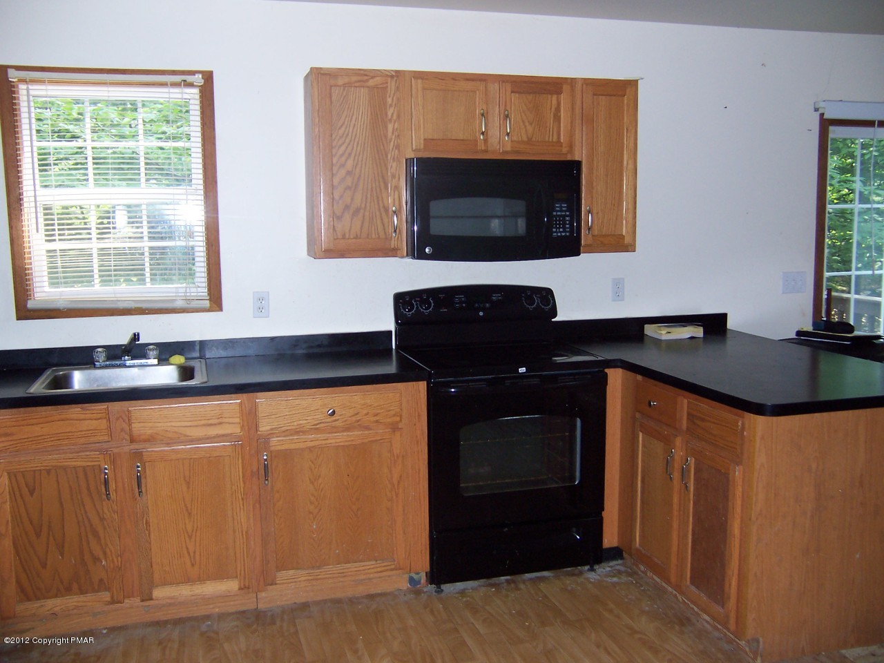 7993 Deerfield Road Tobyhanna, PA 18466 - Photo 5 of 15 kitchen3