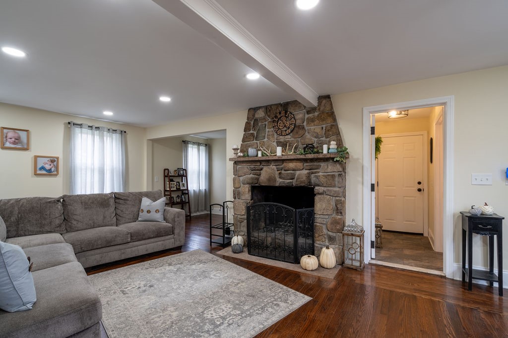 1208 Reynolds Road Glocester, RI 02814 - Photo 19 of 38