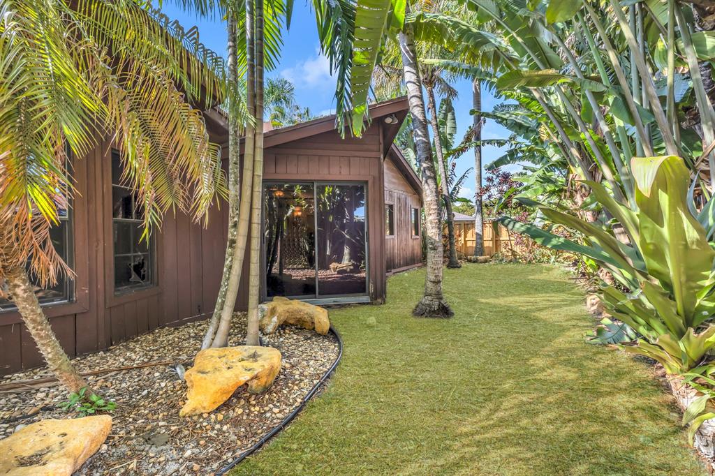 980 Southwest 70th Avenue Plantation, FL 33317 - Photo 42 of 42 a backyard of a house with barbeque oven table and chairs