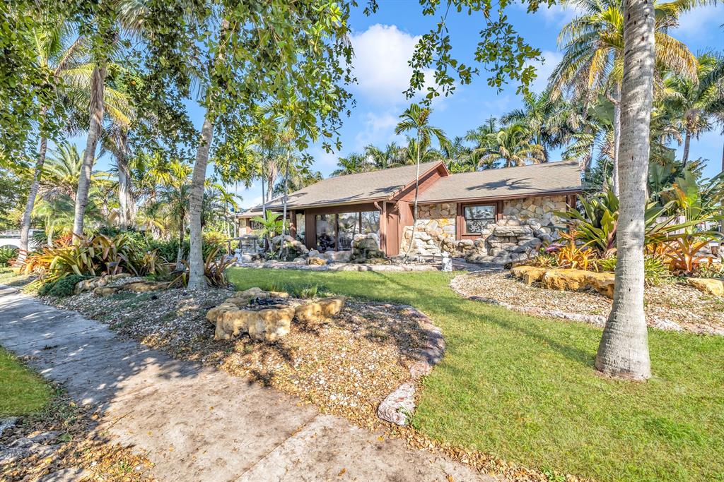 980 Southwest 70th Avenue Plantation, FL 33317 - Photo 8 of 42 a view of a house with garden