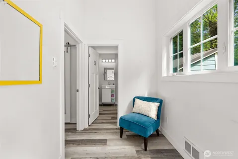 $955,000 | 11837 Venice Loop Northeast, Bainbridge Island, WA 98110