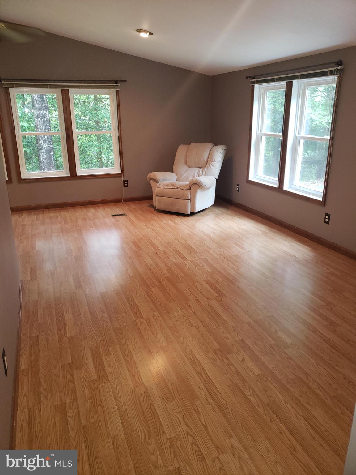 24896 Hill Road Hollywood, MD 20636 - Photo 4 of 17 Large living room area