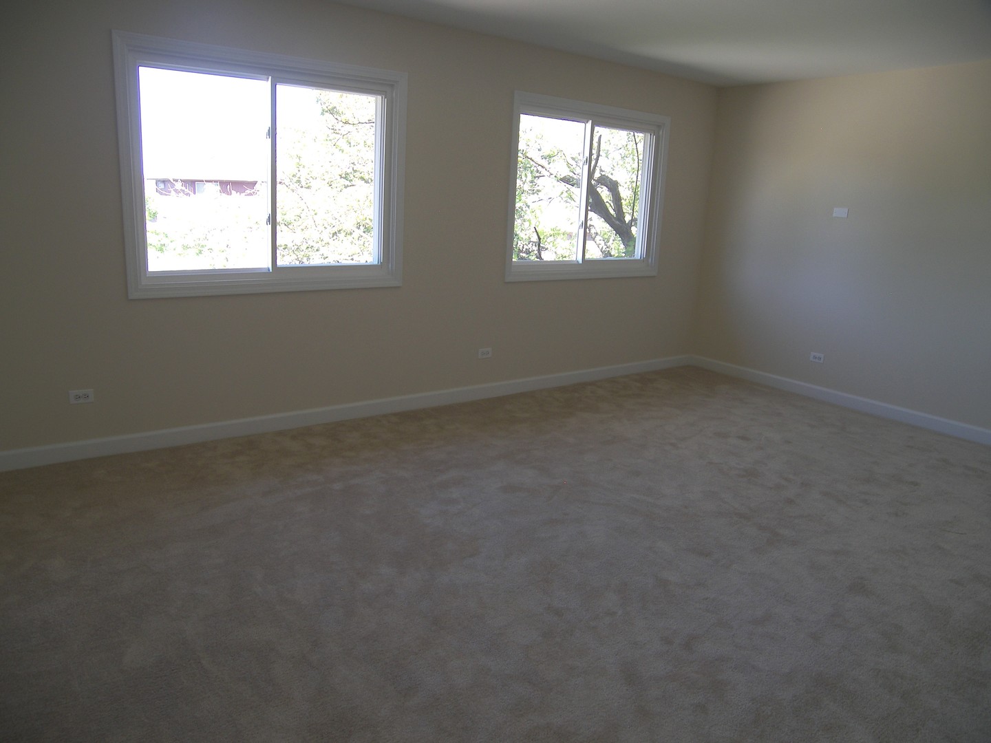 615 Terry Court Roselle, IL 60172 - Photo 13 of 15 an empty room with windows