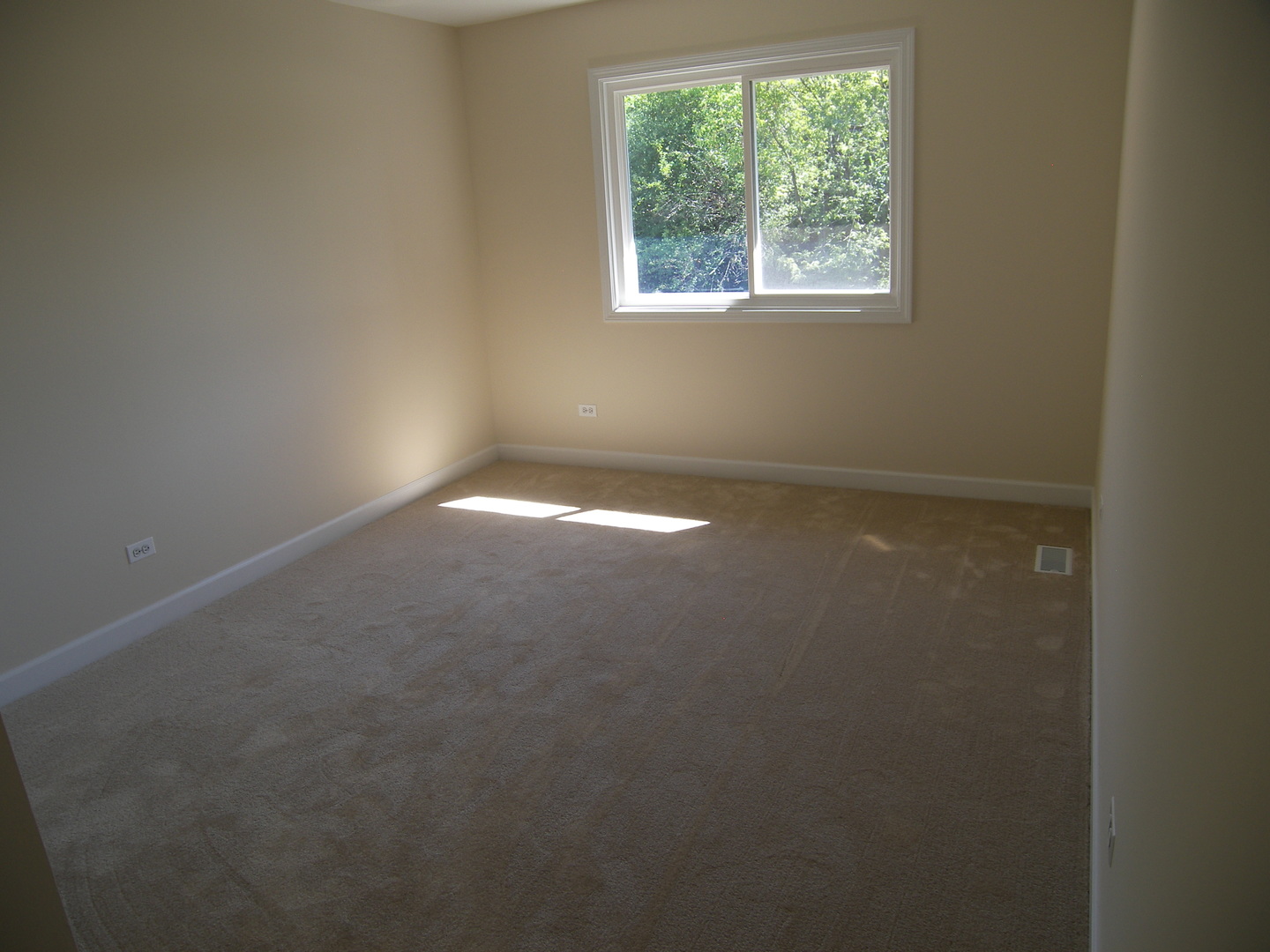615 Terry Court Roselle, IL 60172 - Photo 14 of 15 an empty room with a window