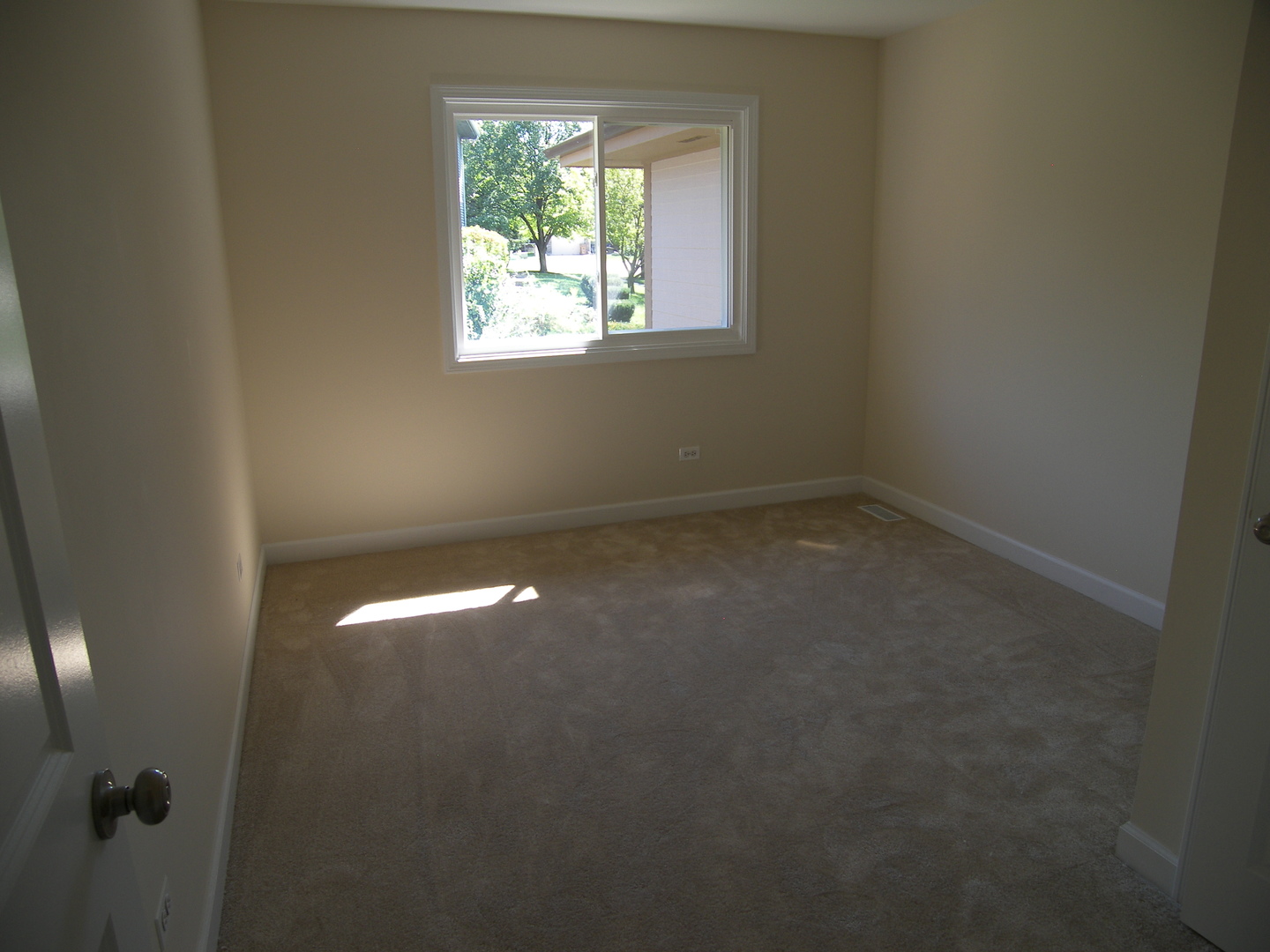 615 Terry Court Roselle, IL 60172 - Photo 15 of 15 a view of empty room with window