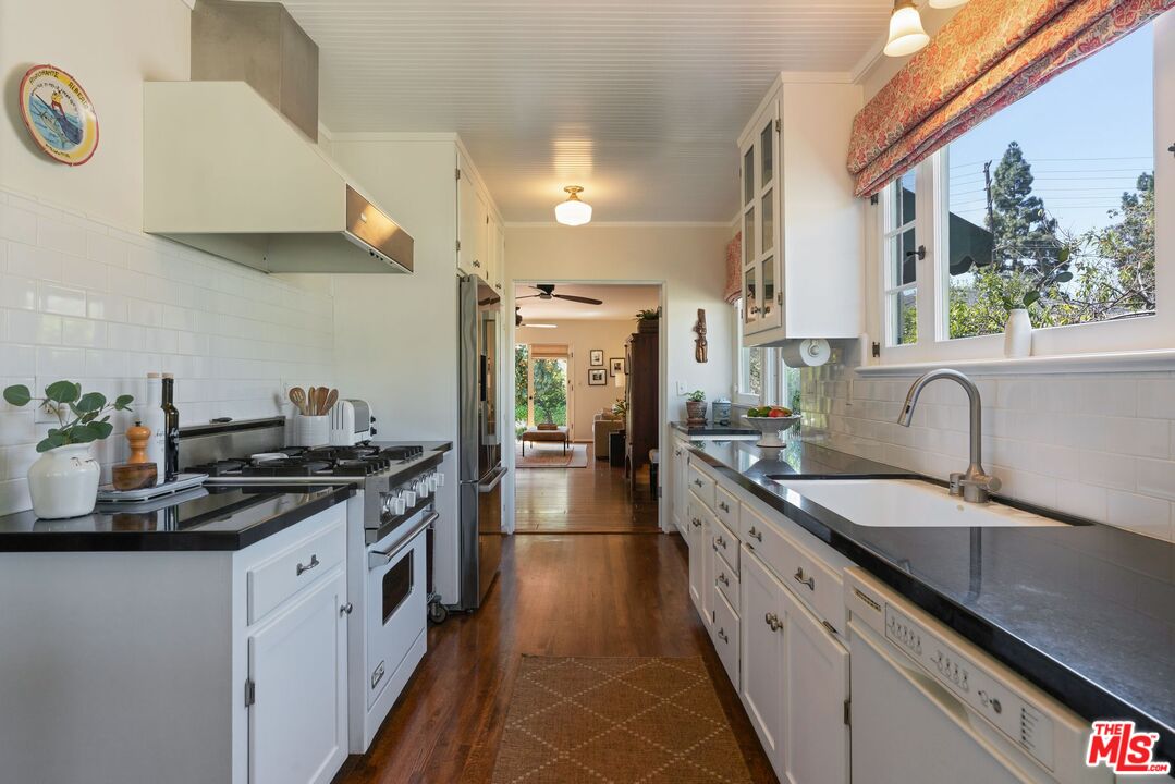 4189 Baldwin Avenue Culver City, CA 90232 - Photo 10 of 32