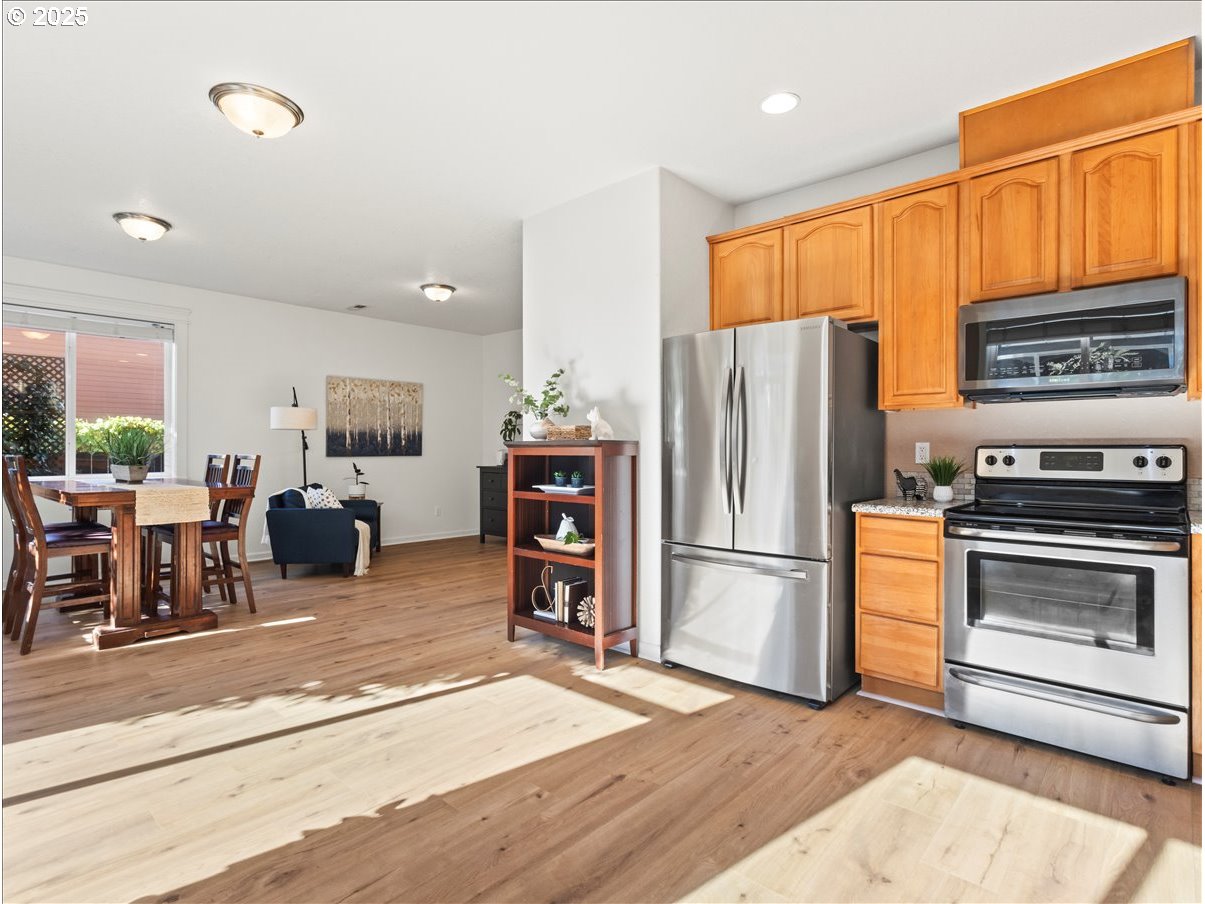 12466 Southeast Center Street Portland, OR 97236 - Photo 14 of 32 Gallery Image 14