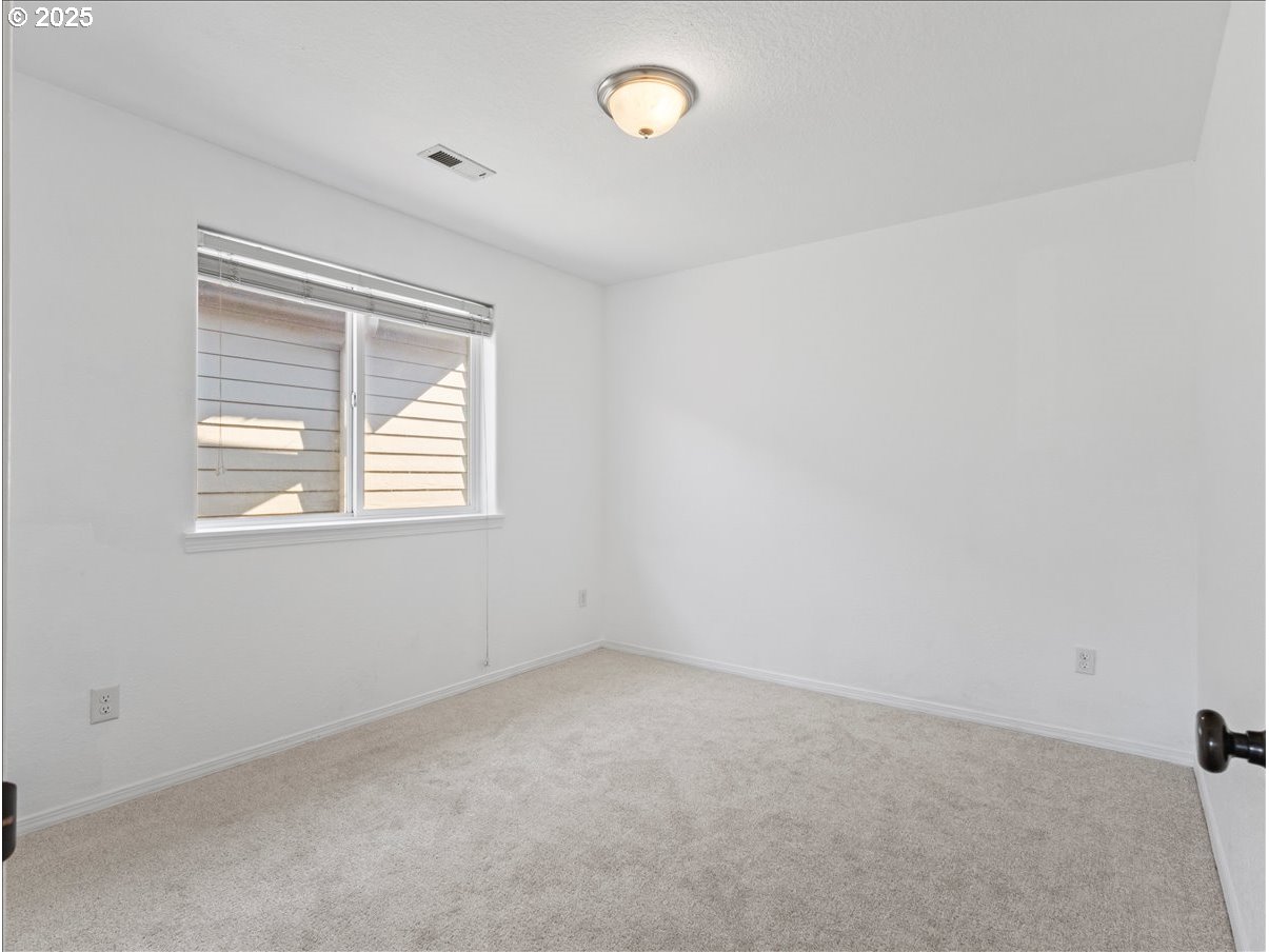 12466 Southeast Center Street Portland, OR 97236 - Photo 20 of 32 Gallery Image 20