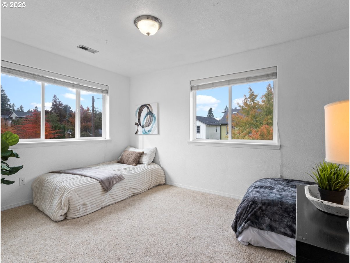 12466 Southeast Center Street Portland, OR 97236 - Photo 30 of 32 Gallery Image 30