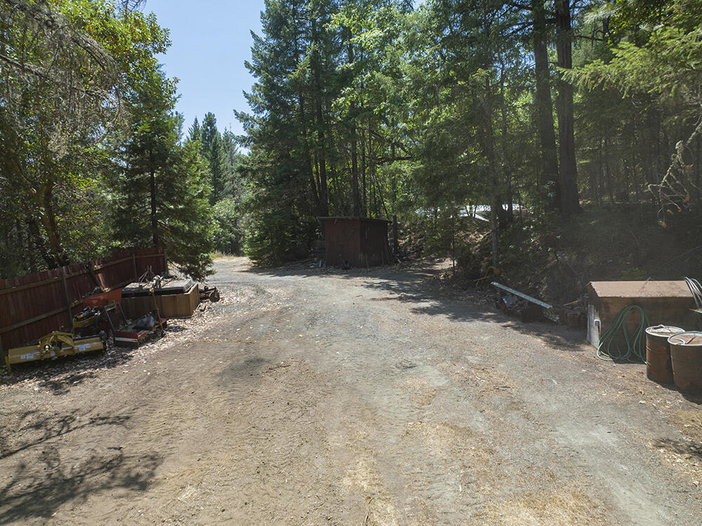 2756 Robertson Bridge Road Grants Pass, OR 97526 - Photo 31 of 46 28