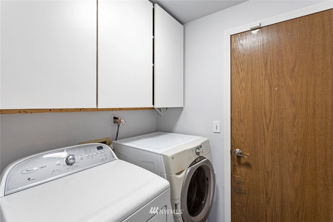 915 215th Street Southeast Bothell, WA 98021 - Photo 28 of 33 a utility room with dryer and washer