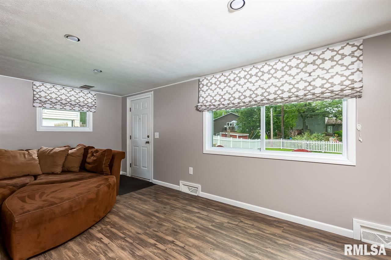 2845 Forest Road Davenport, IA 52803 - Photo 11 of 20 Gallery Image 11