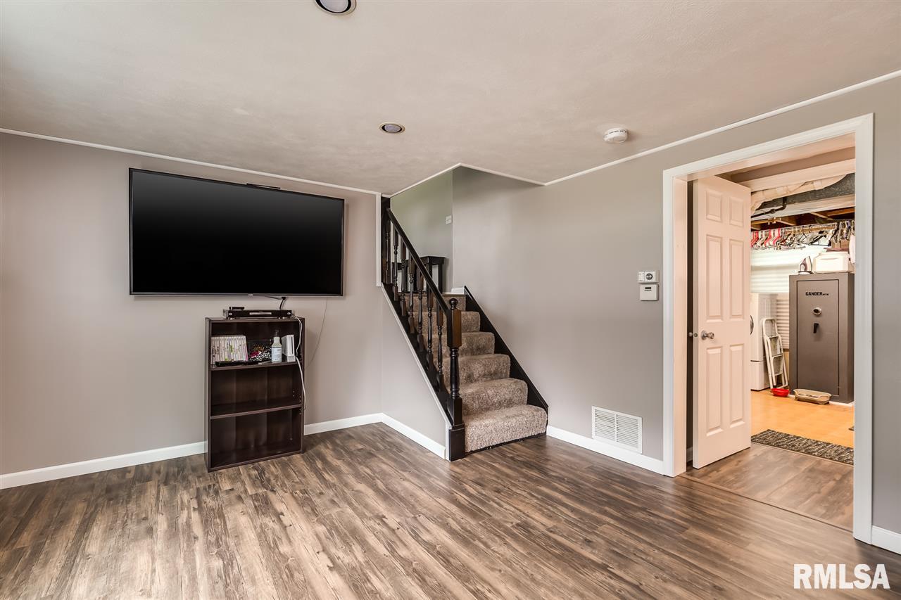 2845 Forest Road Davenport, IA 52803 - Photo 13 of 20 Gallery Image 13
