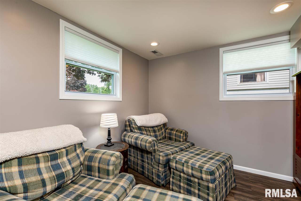 2845 Forest Road Davenport, IA 52803 - Photo 14 of 20 Gallery Image 14