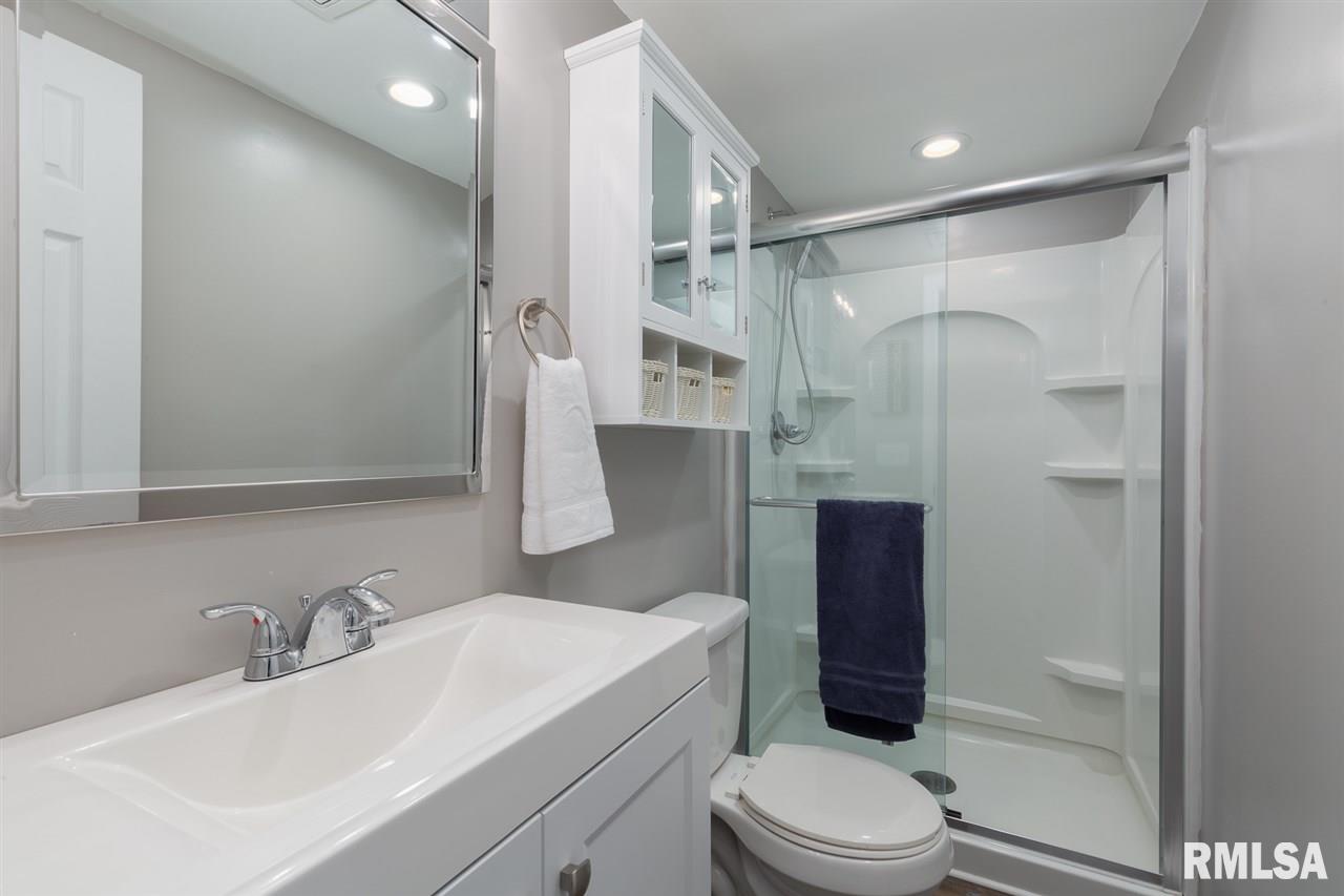 2845 Forest Road Davenport, IA 52803 - Photo 15 of 20 Gallery Image 15