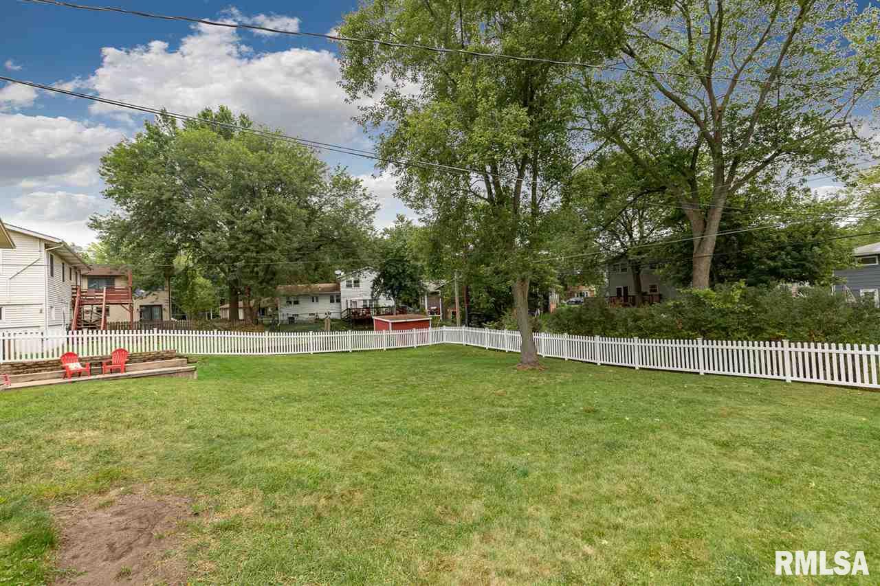 2845 Forest Road Davenport, IA 52803 - Photo 3 of 20 Gallery Image 3