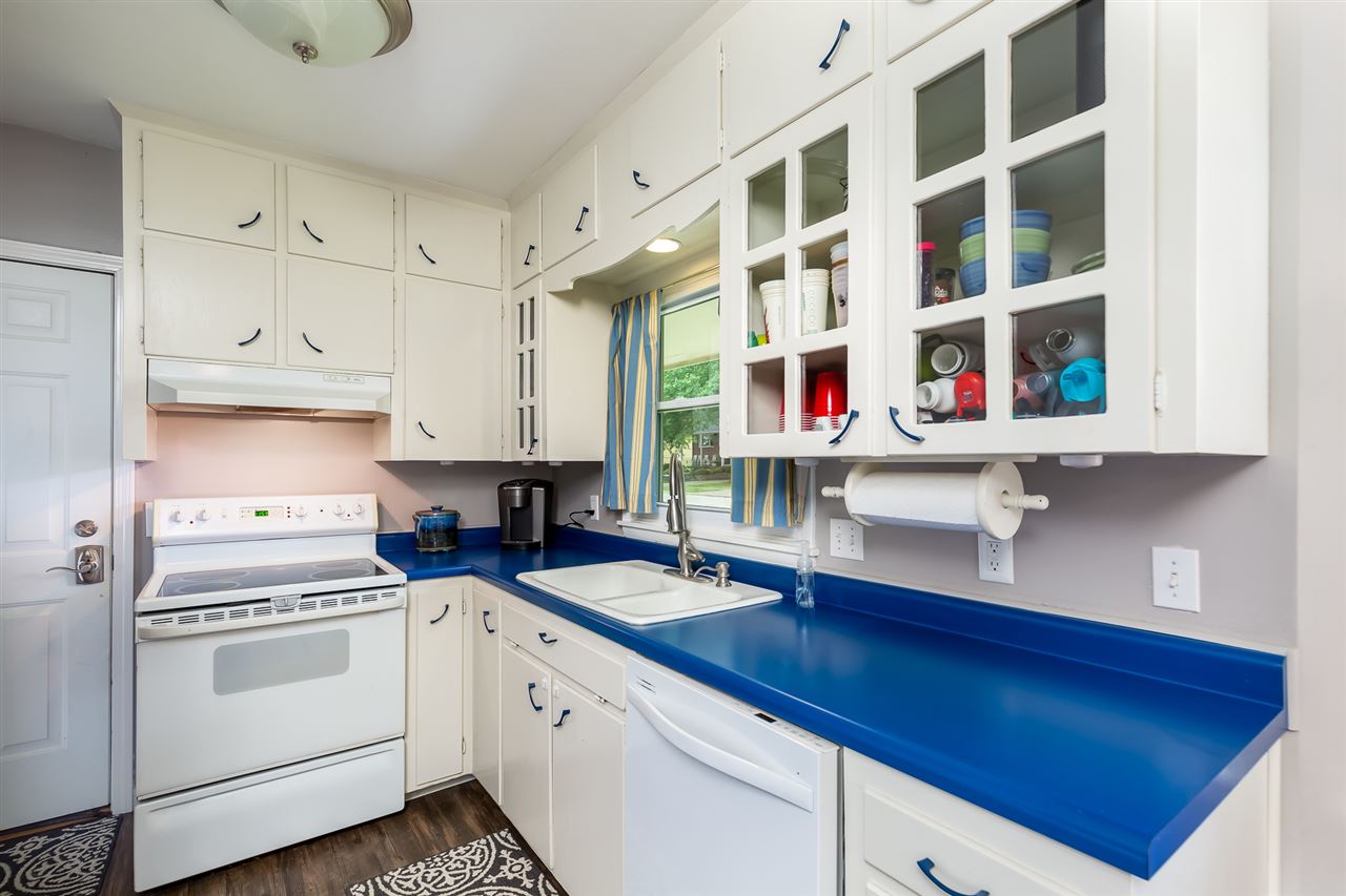 2845 Forest Road Davenport, IA 52803 - Photo 6 of 20 Gallery Image 6