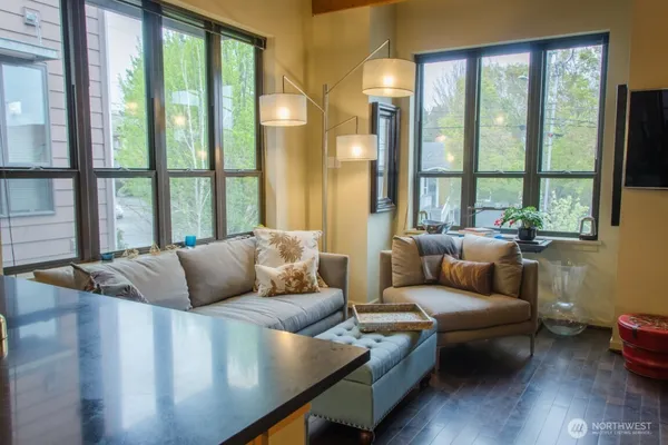 $3,995 | 7937 Densmore Avenue North, Seattle, WA 98103