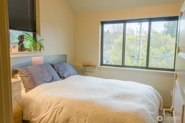 $3,995 | 7937 Densmore Avenue North, Seattle, WA 98103