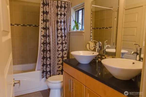 $3,995 | 7937 Densmore Avenue North, Seattle, WA 98103