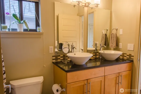$3,995 | 7937 Densmore Avenue North, Seattle, WA 98103