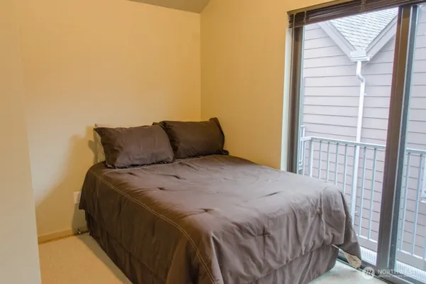 $3,995 | 7937 Densmore Avenue North, Seattle, WA 98103