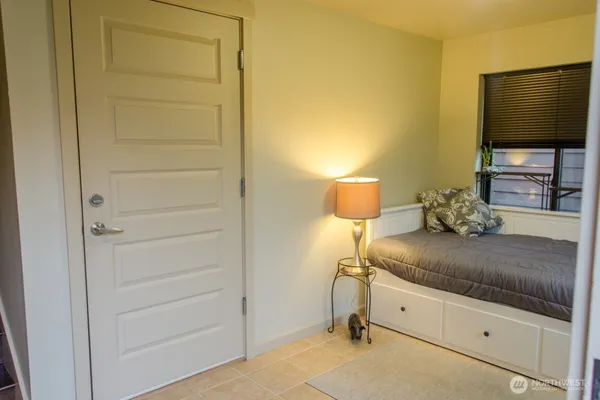 $3,995 | 7937 Densmore Avenue North, Seattle, WA 98103