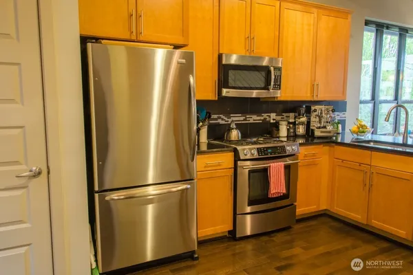 $3,995 | 7937 Densmore Avenue North, Seattle, WA 98103